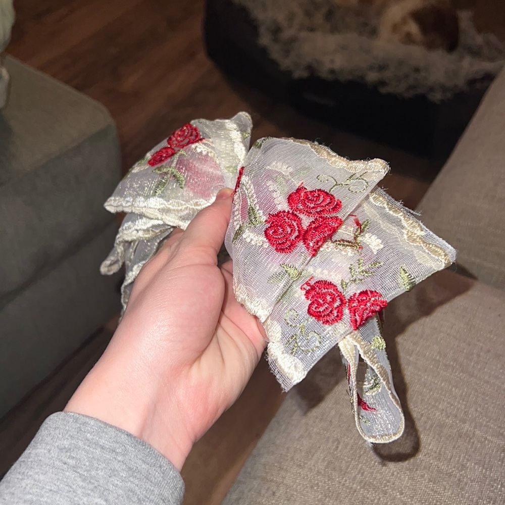 Red roses & white lace hair bow large and fluffy never worn
